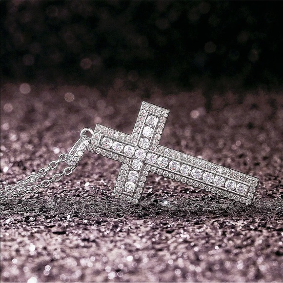 New Luxury 925 Silver Beautiful Cross Diamond Necklace - Picture 5 of 9